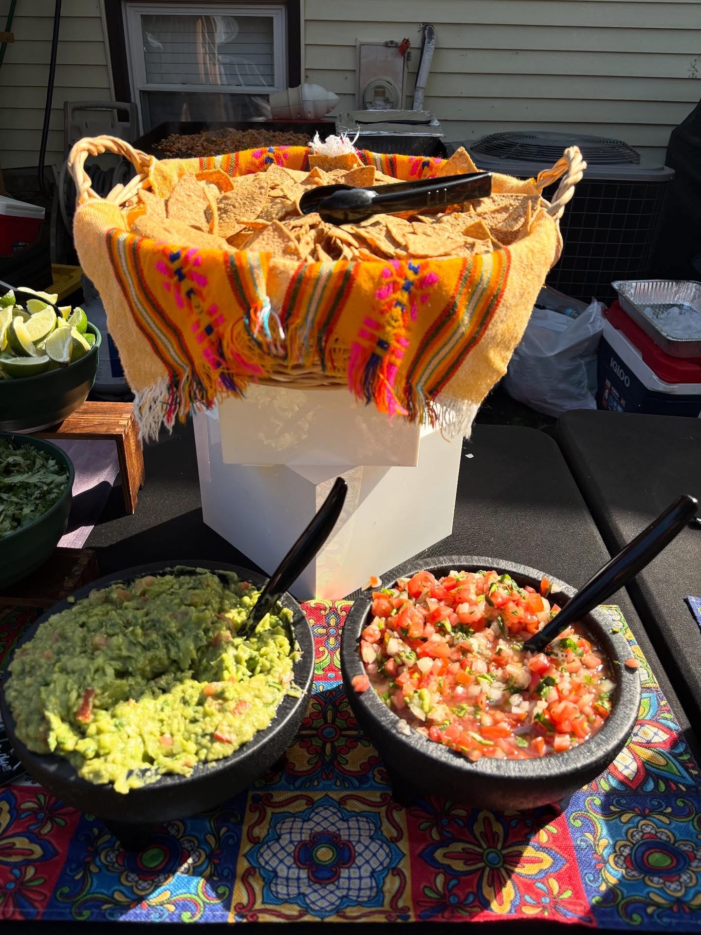 Pico, guacamole and chips